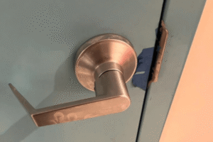Door-handle-repair-and-replacement