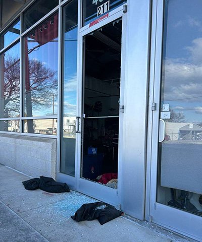 Emergency glass door boardup Brentwood MD